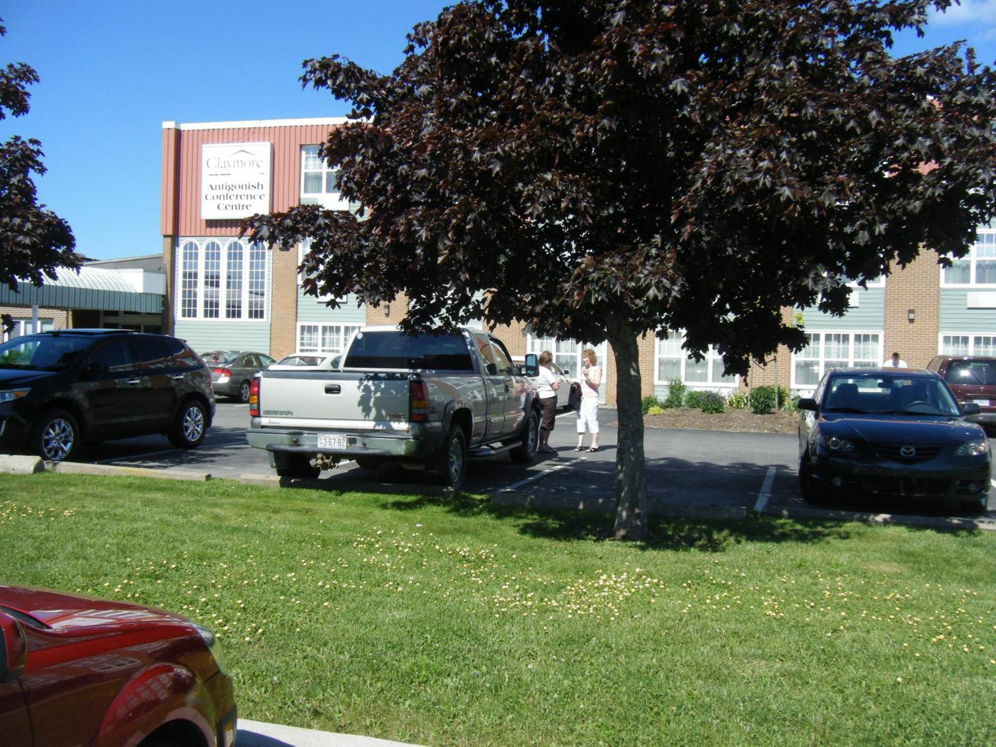 Claymore Inn And Suites Antigonish Exterior photo
